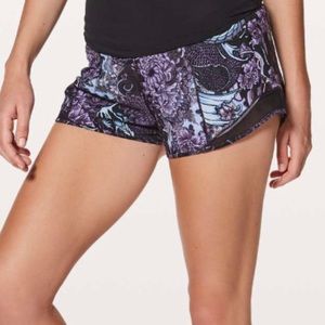 Lululemon Hot Hot Short II 2.5” - Memoir Multi Purple/Black